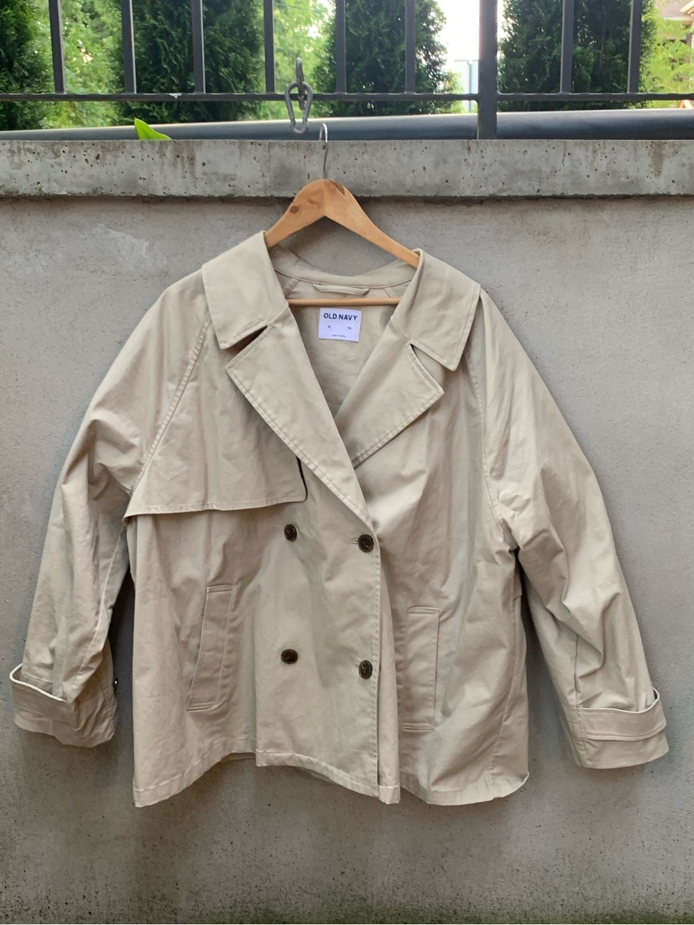 Old Navy Cropped Beige Trench Coat Size XL - Picture 2 of 6